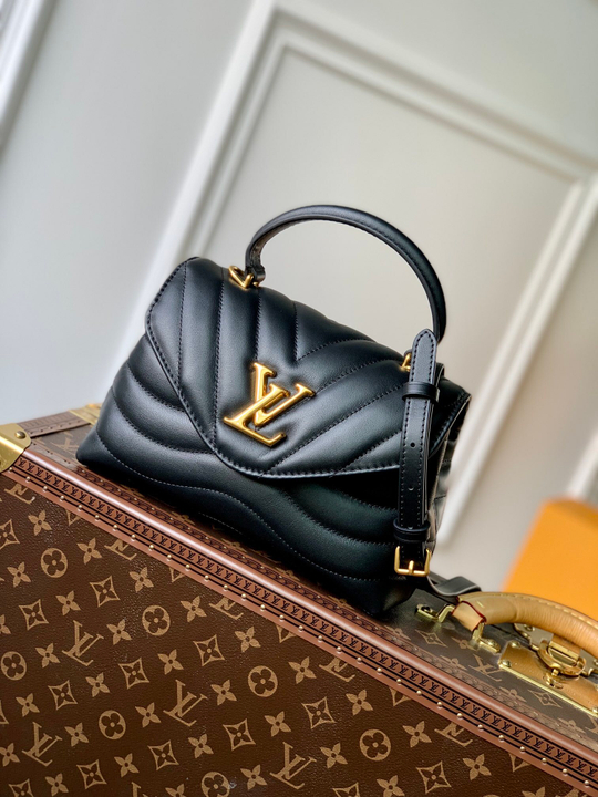Louis Vuitton Hold Me