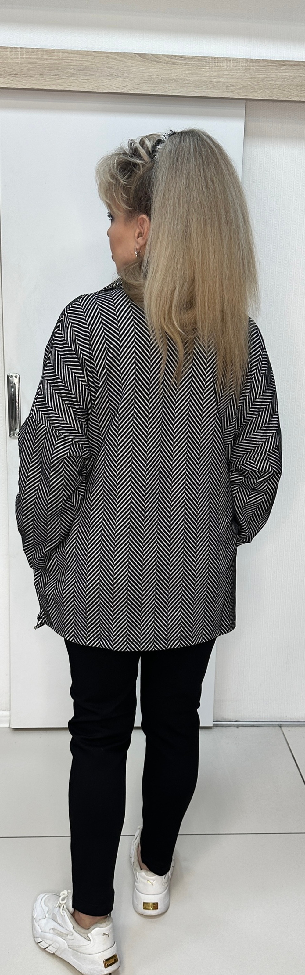 Теплый жакет на молнии с принтом "елочка"