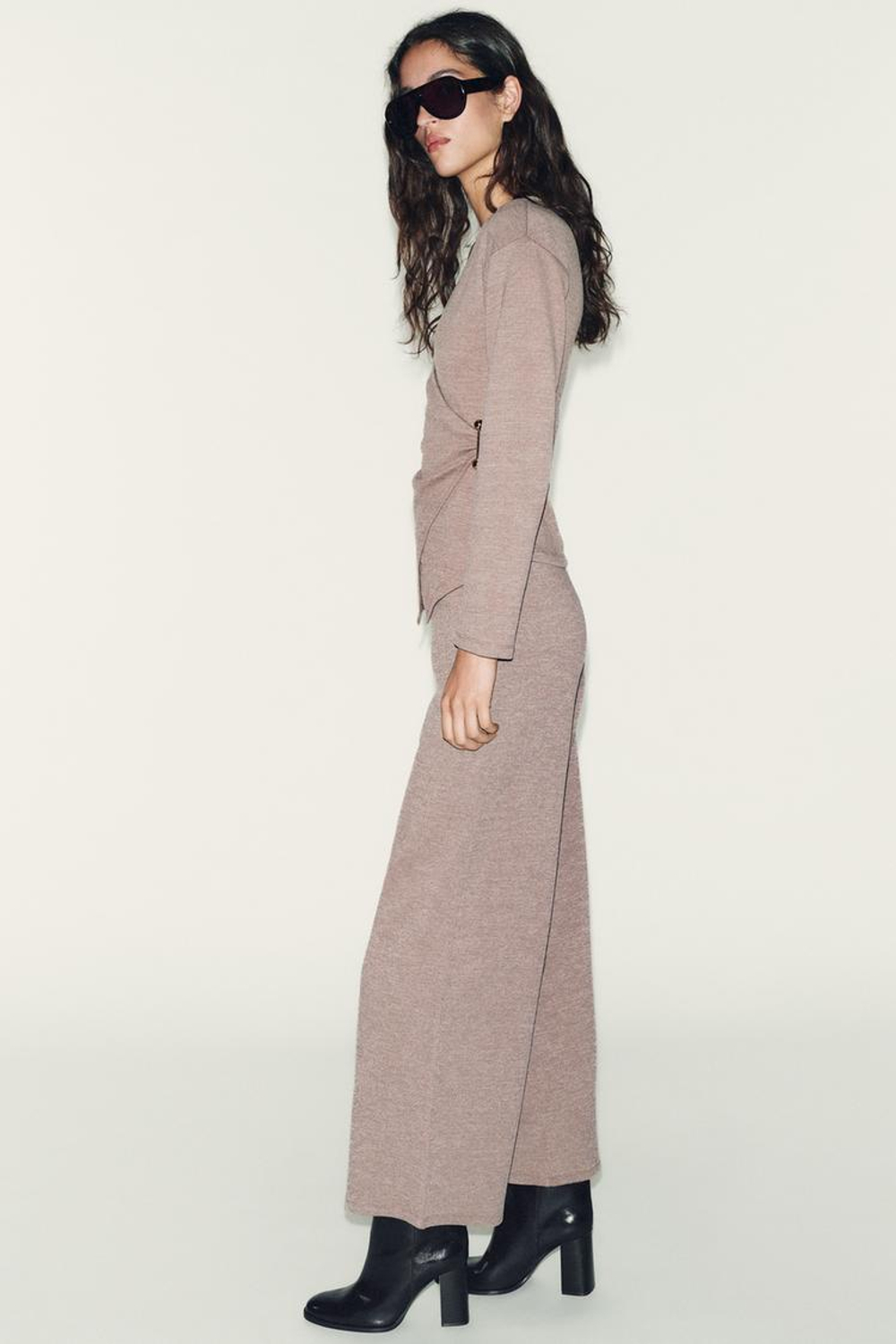 ZARA ТОП С БРОШЬЮ СБОКУ, СВЕТЛО-КОРИЧНЕВЫЙ