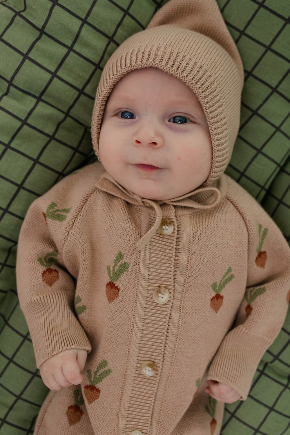 Комбинезон вязаный (редиски)