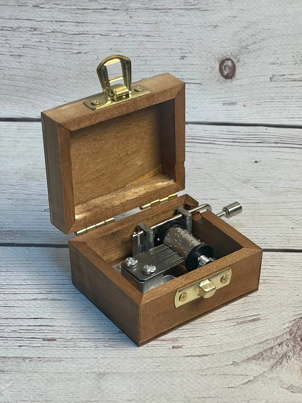 Музыкальная деревянная шкатулка-шарманка из массива СССР металлстикер с мелодией Интернационал