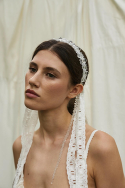 Ободок из бусин с лентами