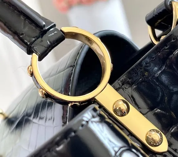 Сумка Louis Vuitton Capucines BB женская черный