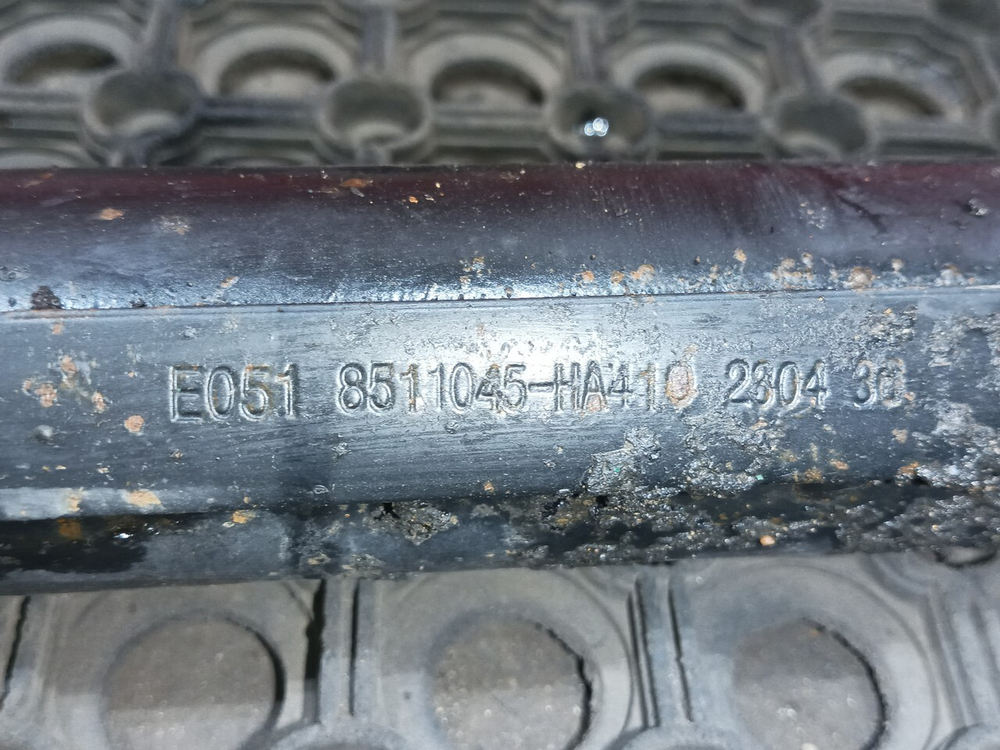 Кронштейн крыла заднего правый 2023г