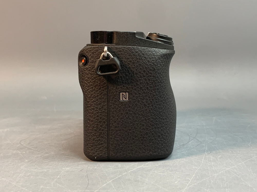 Sony A6400 13.784 кадров, матрица расцарапана