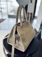 Женская сумочка из натуральной замши белого цвета