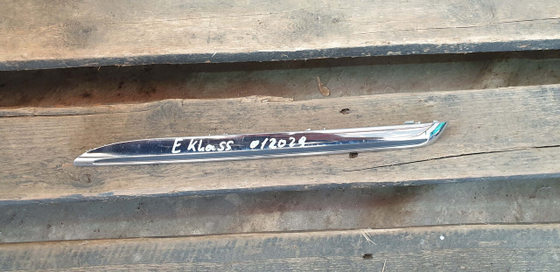 Молдинг решетки радиатора Mercedes E (W213) 16-20 Б/У Оригинал A2138880173