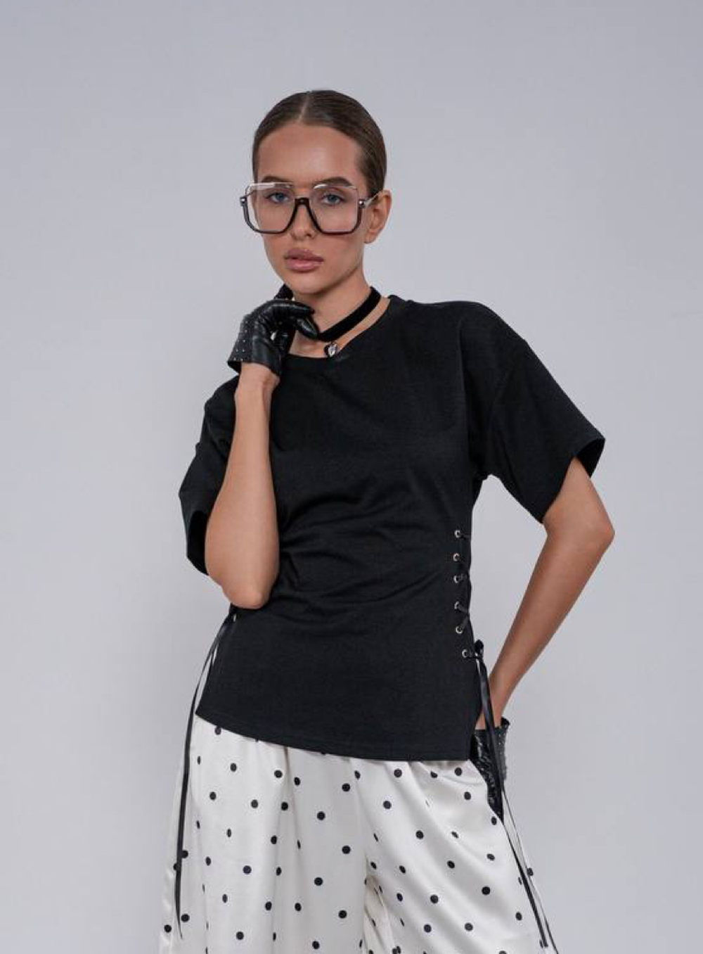 Футболка с корсетной шнуровкой по бокам