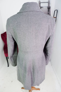 Пальто базового цвета,визуально на 48 размер