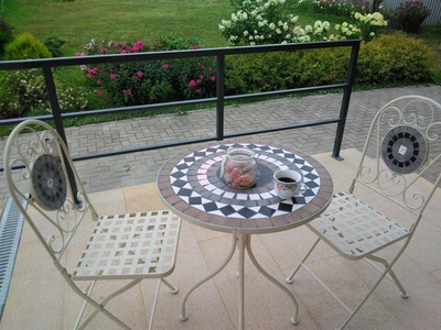 Комплект садовой мебели с мозаикой.