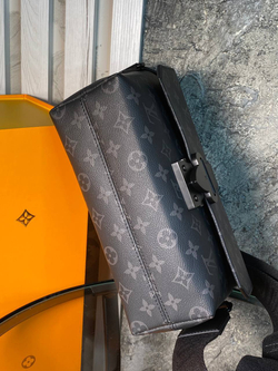 Сумка-мессенджер Louis Vuitton