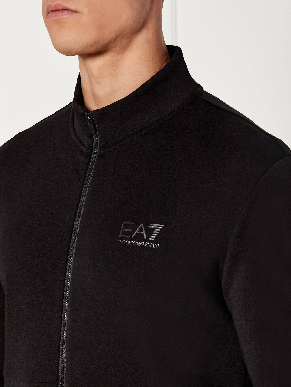 Костюм мужской EA7 Emporio Armani