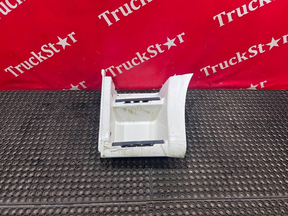 Корпус подножек левый 2016г