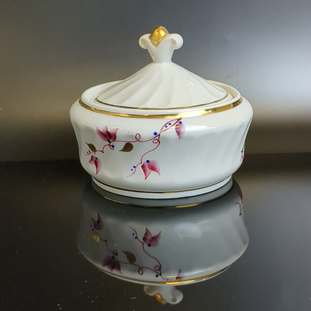 Сахарница фарфоровая клеймо Чайка (Краснодар), декор цветы, золочение, винтаж СССР 1960-е гг