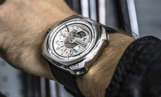 Наручные часы SEVENFRIDAY V1-01 V-Series