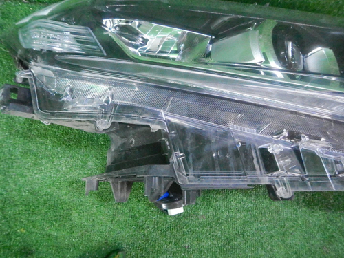 Фара правая Toyota Land Cruiser Prado 150 (2017-н.в.) LED