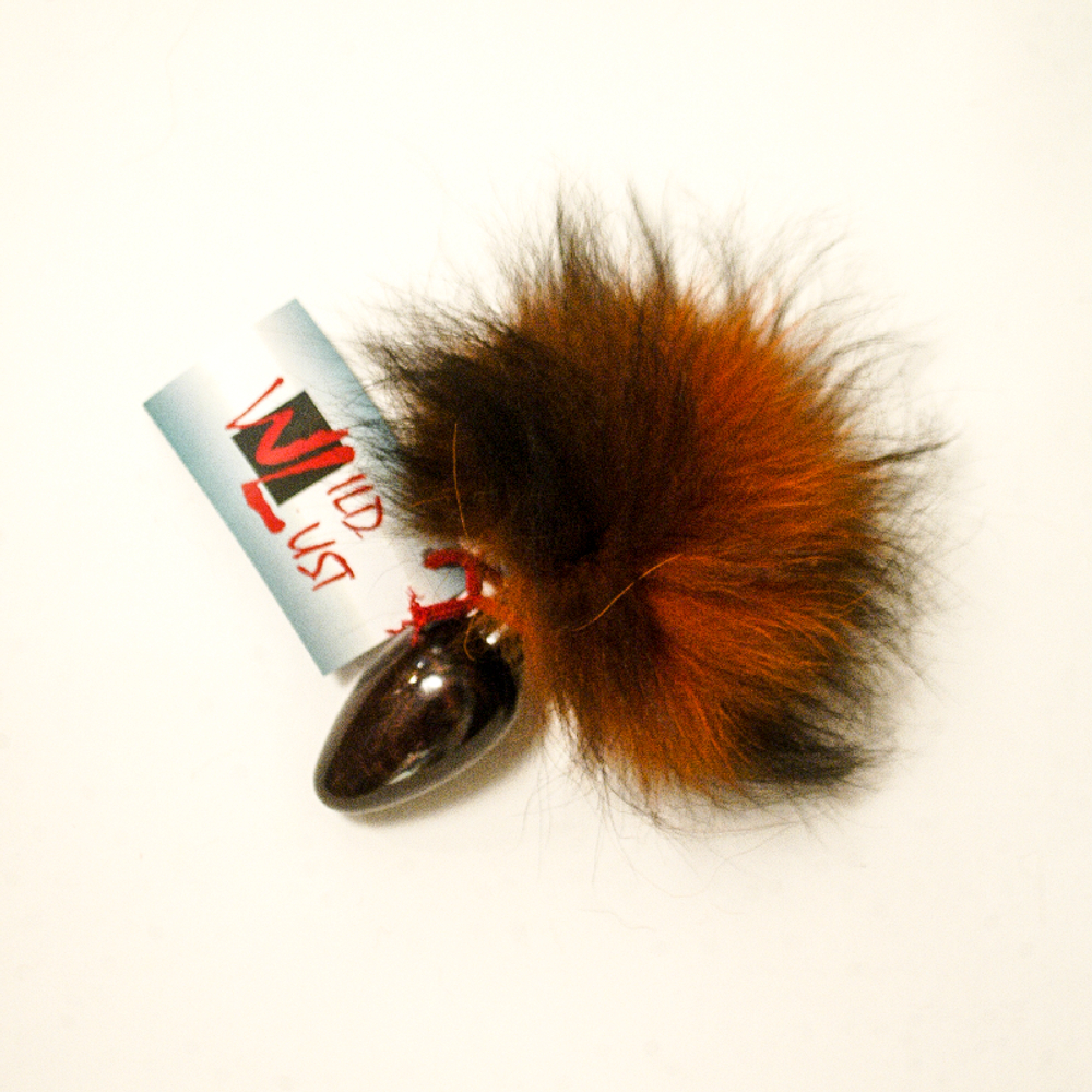 Анальная пробка с оранжево-черным заячьим хвостом - 8 см. (Цвет: оранжевый с черным)