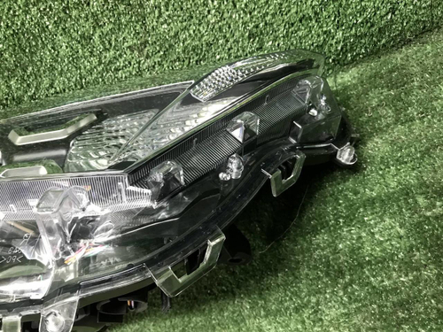 Фара правая Toyota RAV4 5 XA50 (2018-н.в.) LED
