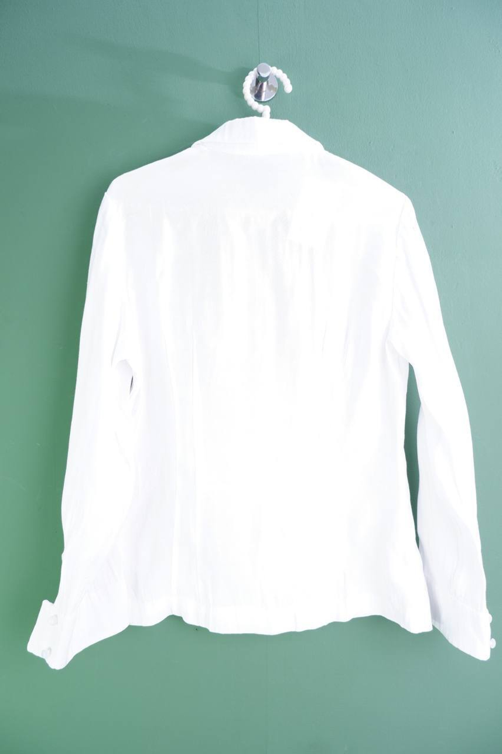 Блузка для легкого образа с джинсами, визуально на 42 размер