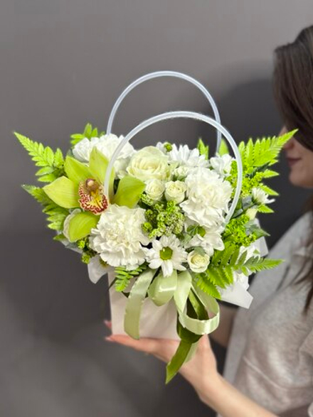 Сумочка с цветами в зеленой гамме