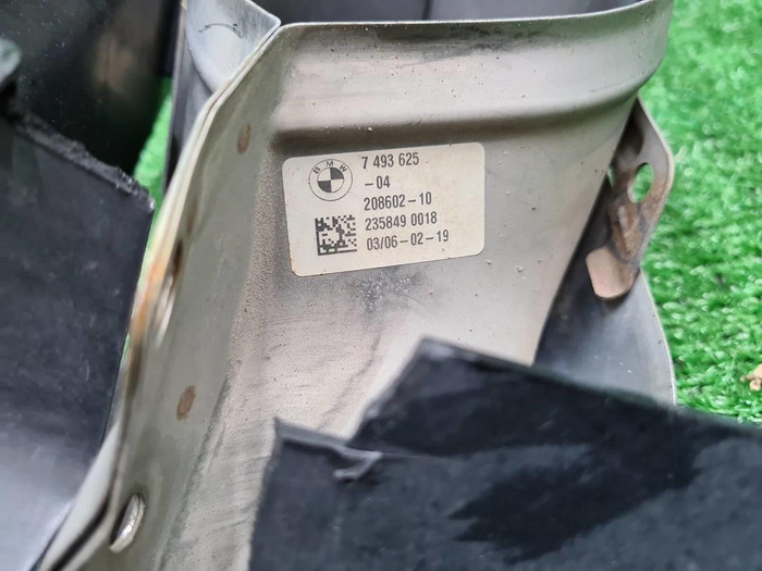 Насадка глушителя левая BMW X5 G05 (2018-2023)