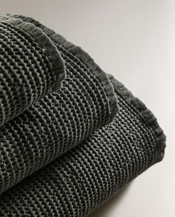 ZARA HOME БАННОЕ ПОЛОТЕНЦЕ С ВАФЕЛЬНЫМ УЗОРОМ, ТЕМНО-ЗЕЛЕНЫЙ