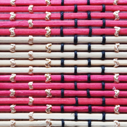 Бамбуковый коврик на стол, красные полосы