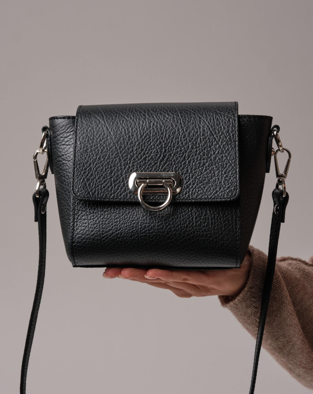 Сумка кожаная через плечо черный бизон