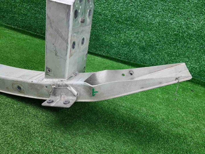 Усилитель передний BMW 3er G20 (2018-н.в.)