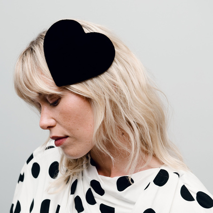 Полушляпка в форме сердца