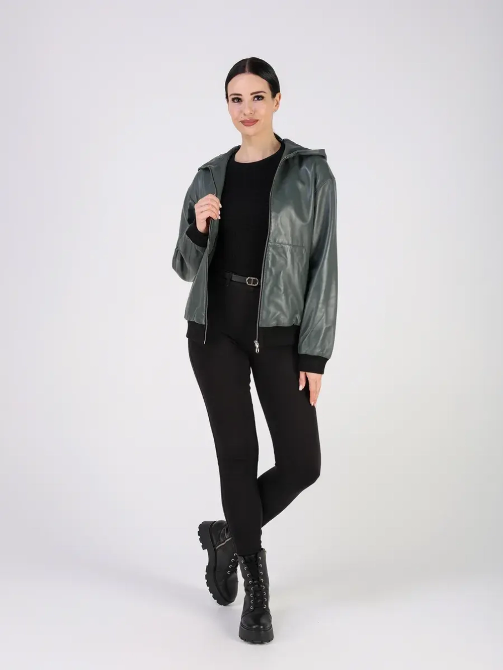 Кожаная куртка демисезонная с капюшоном