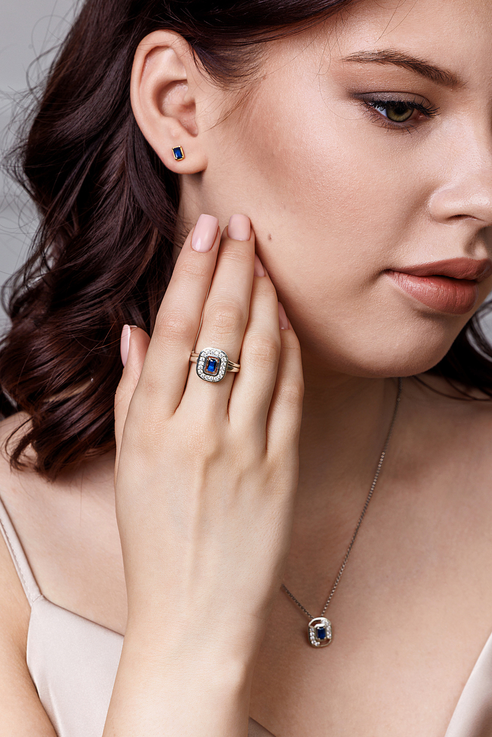 Серьги из серебра со вставками из розовых фианитов