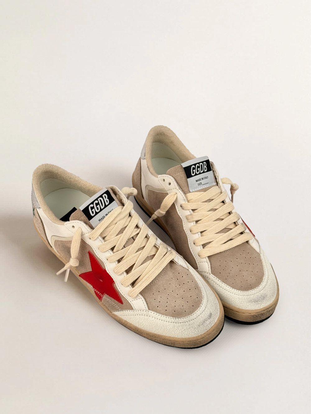 Ball Star in grey suede with red star