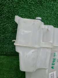 Бачок омывателя Toyota RAV4 4 CA40 (2012-2019)