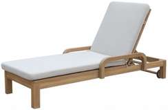 Шезлонг Rimini из массива акации с бежевым матрасом