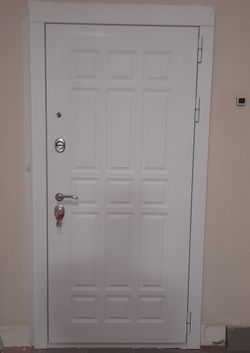 Входная металлическая белая дверь с зеркалом RеX (РЕКС) 8 Силк сноу / СБ-16 Ясень белый 20мм
