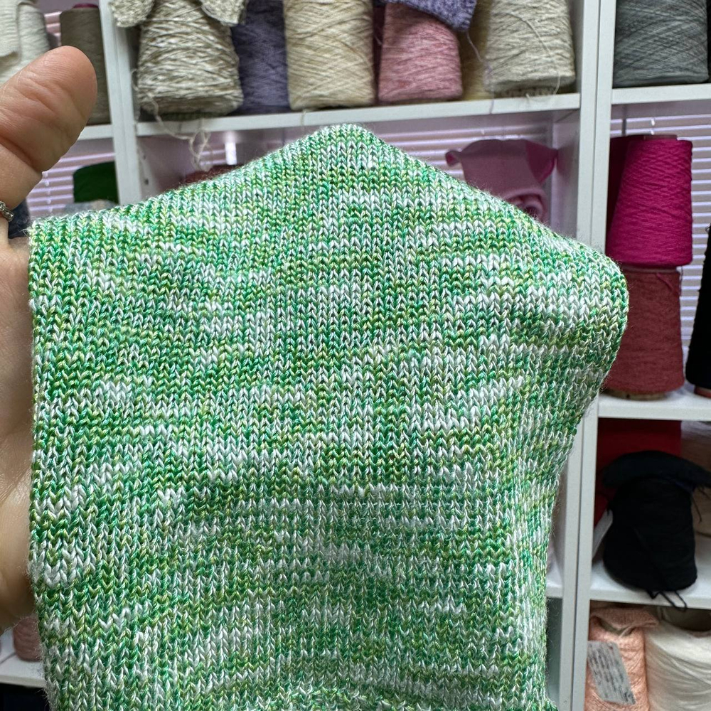 6380 - AVIA S.p.A.; 100% вискоза; 460м/100гр; col. 7448, цвет: скрутка из нитей зелёного и белого цвета; S702; МР