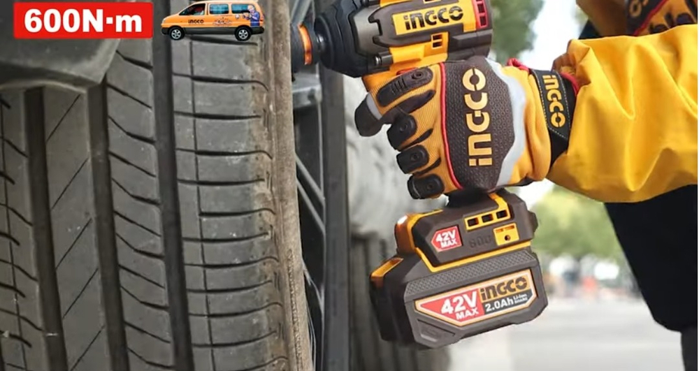 Аккумуляторный бесщеточный ударный гайковерт INGCO CIWLI42602 INDUSTRIAL 42 В 1/2" 600 Нм