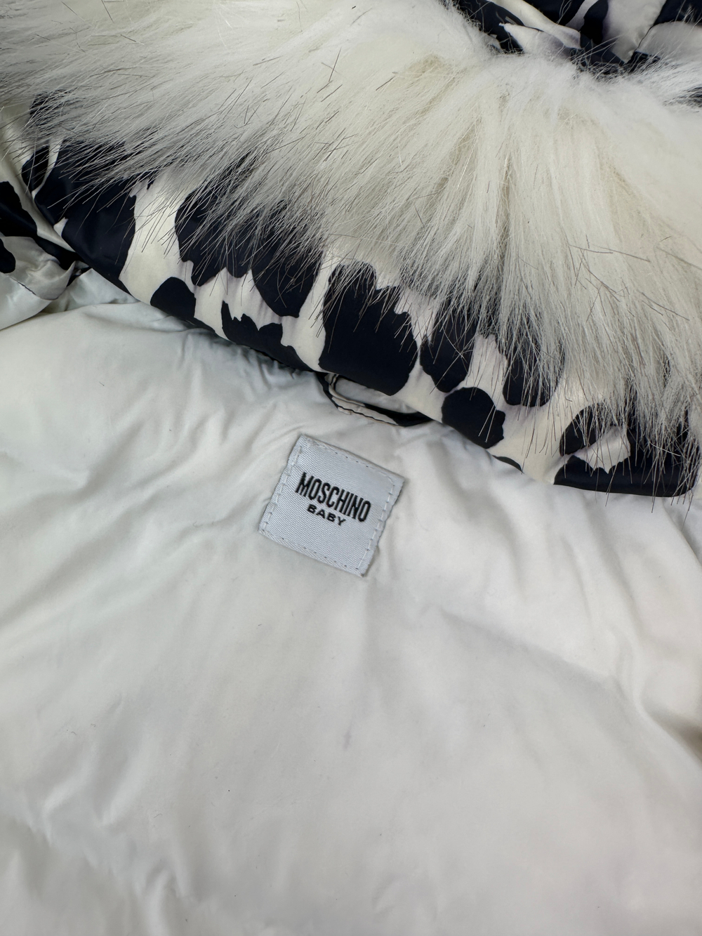 Пуховик Moschino