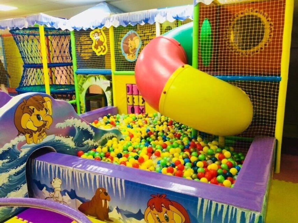 Горка с подсветкой для сухого бассейна