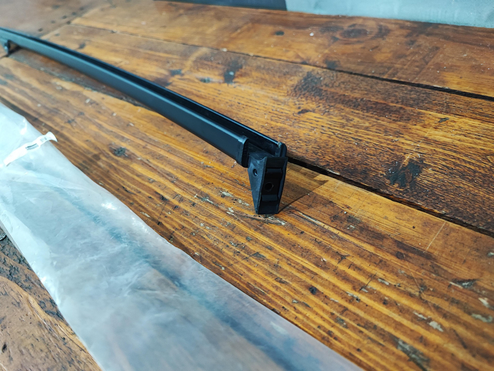 Направляющая стекла задней двери Land Cruiser 200 Новое Оригинал 6740760060