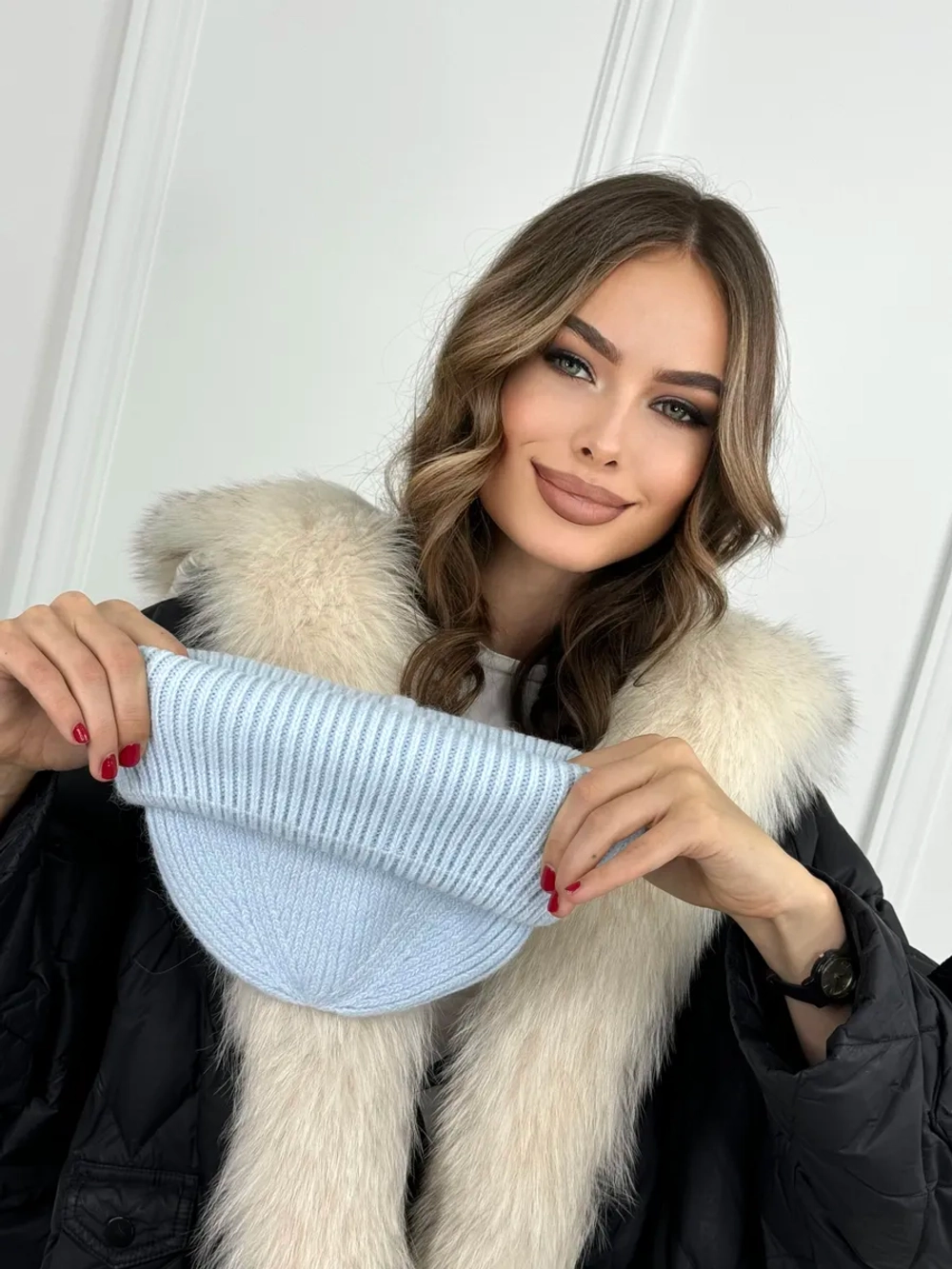 шапка зимняя из ангоры с отворотом вязаная