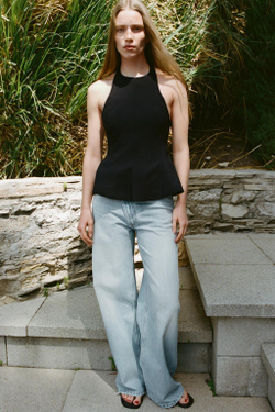 ZARA ТОП ИЗ ЭЛАСТИЧНОЙ ТКАНИ С ГОРЛОВИНОЙ ХАЛТЕР И БАСКОЙ, ЧЕРНЫЙ