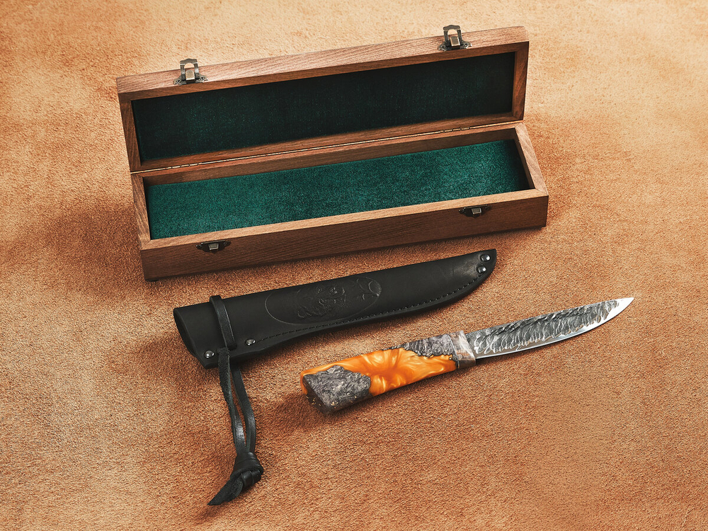 Якутский нож "Амга", сталь Х12МФ, рукоять пепельная стабилизированная карельская береза / акрил янтарь