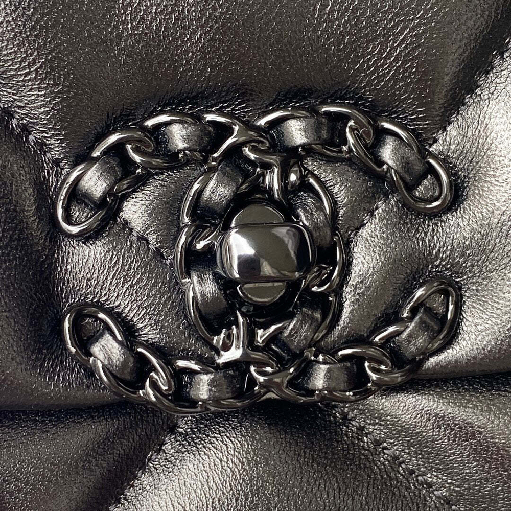 Chanel 19 26 cm