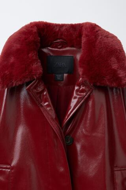 ZARA КУРТКА ИЗ ЛАКИРОВАННОЙ ТКАНИ СО СЪЕМНЫМ ВОРОТНИКОМ, БУРГУНДИ