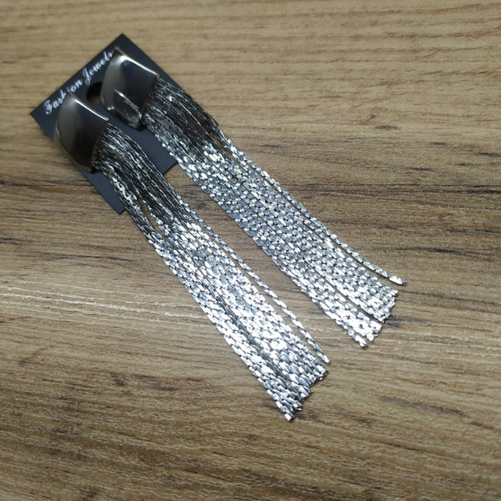 Серьги англ.заст. Bogema пластина квадрат цепочки жгутики металл серебристый