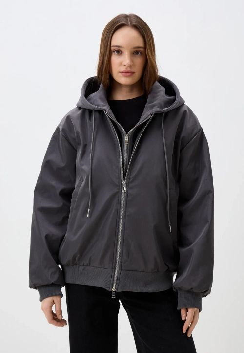 Объёмный бомбер со съёмным капюшоном