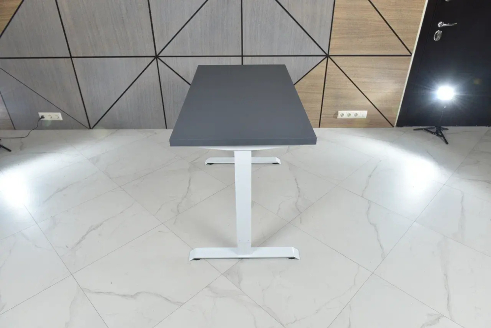 Регулируемый компьютерный стол Bazalt с регулировкой по высоте — столешница МДФ Сланцево‑серый