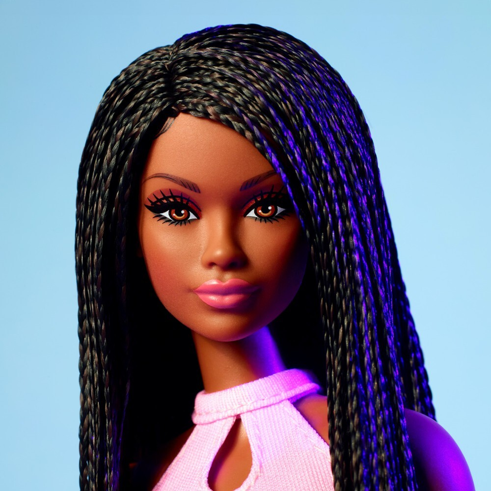 Barbie Signature Looks - Кукла с косичками в розовом наряде HRM13 / артикул   GXB28 HRM13  / GTIN 194735180691